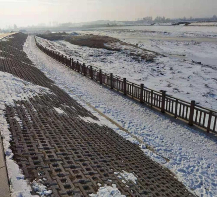 吉林省大禹水利水電建設(shè)有限公司伊通縣伊通河邊路燈護(hù)欄項目